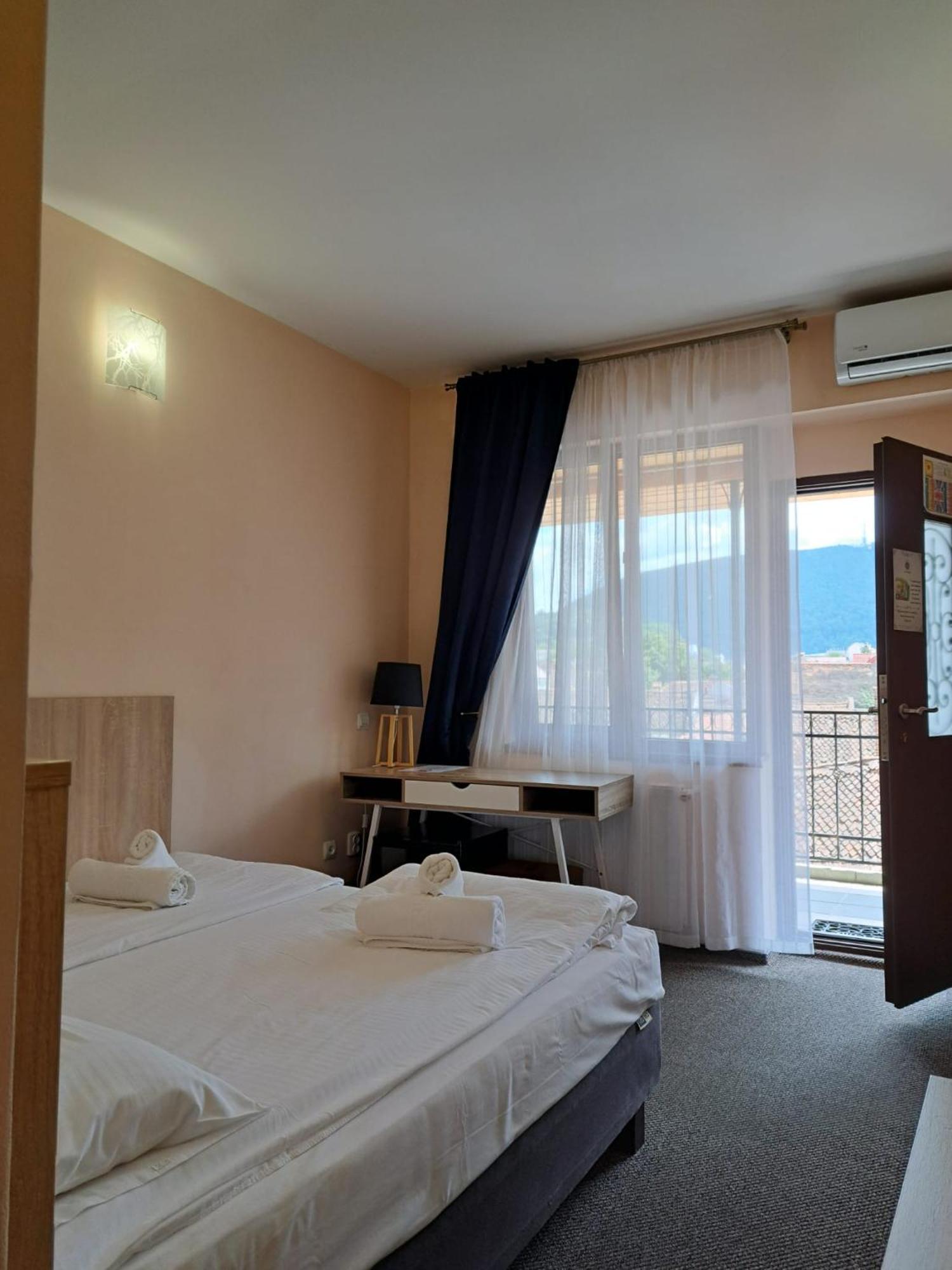 Long Street Hotel Braşov Rum bild